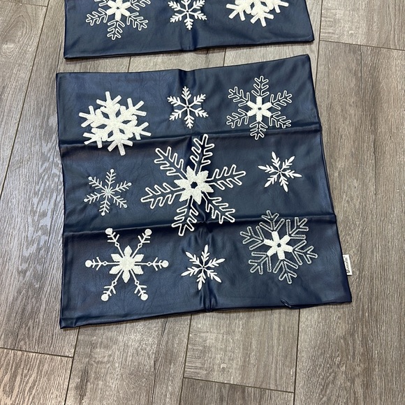Brawarm Pack of 2 navy blue snowflake pillow cases zip up square sofa living new - Picture 2 of 4